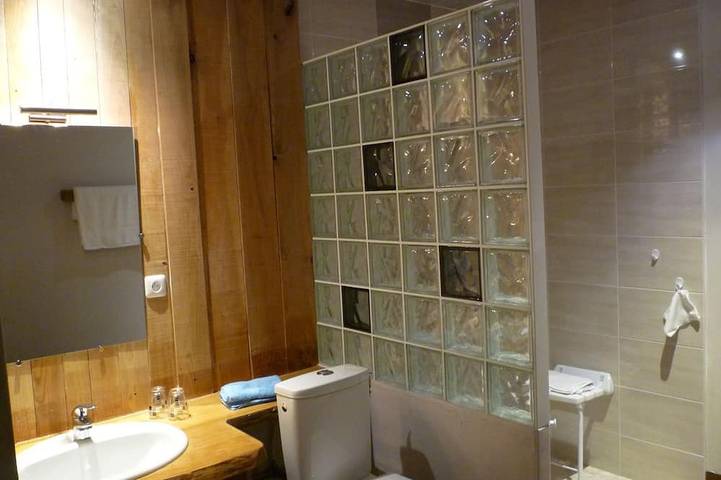 Gîte pour 5 personnes, avec jardin ainsi que jacuzzi et terrasse à Saint-André-de-Lidon - 4