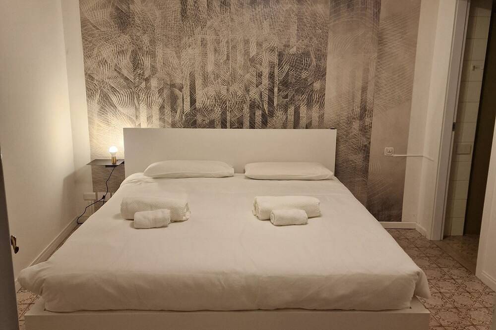 House with Unesco monuments view: San Vitale, Galla Placidia in Rávena, Provincia de Ravenna