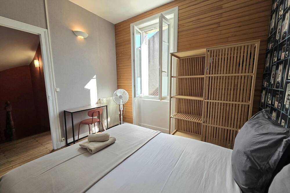 Large house for a city break in Angoulême, Charente