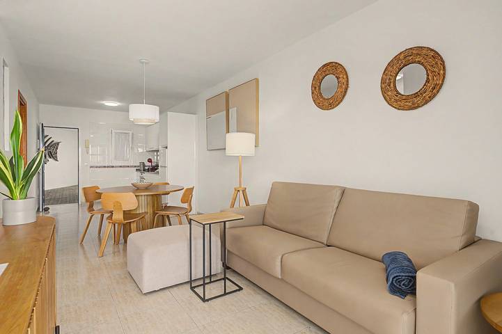 Ganze Wohnung, Ferienwohnung "Callao Beach 3" mit Meerblick, Terrasse und WLAN in Punta de las Mujeres, Haría