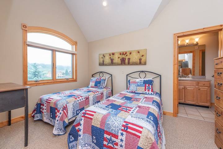 Vacation house for 20 people, with hot tub and balcony in Maryland