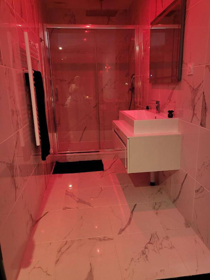 Appartement entier, One-Bedroom Apartment in Mazé (Maine-et-Loire), Région d'Angers