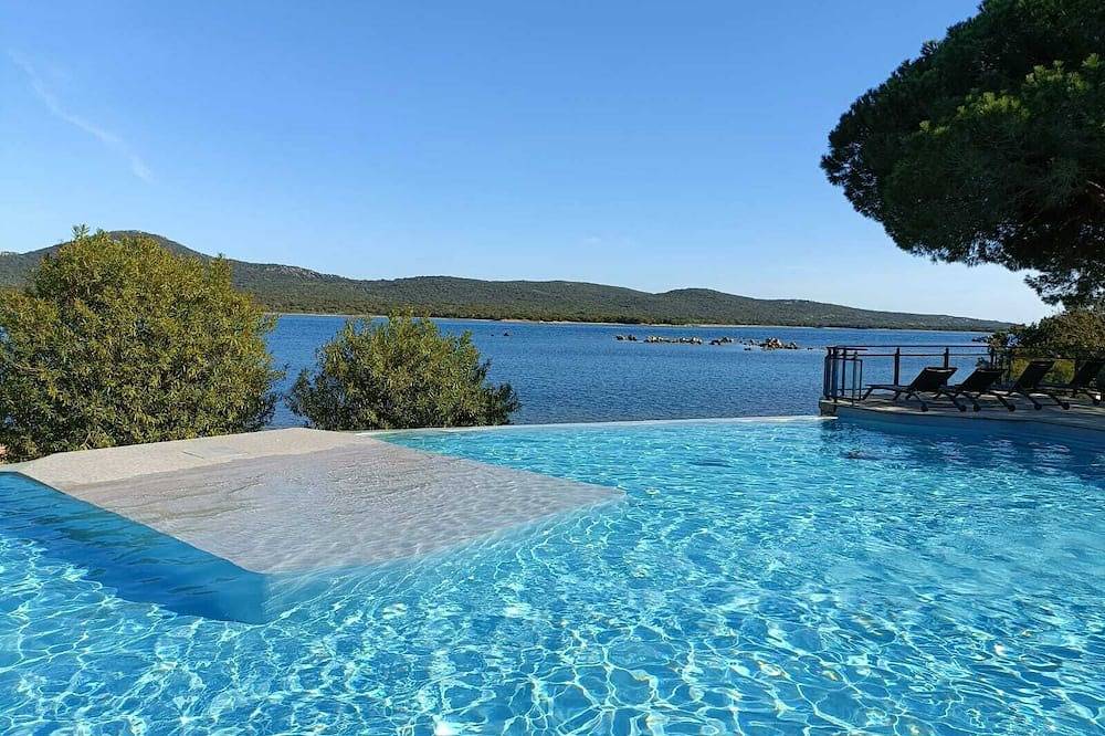 Appartement entier, Appt neuf 2-4 pers avec loggia -Piscine chauffée- bord de mer- proche Bonifacio in Pianottoli-Caldarello, Arrondissement de Sartène