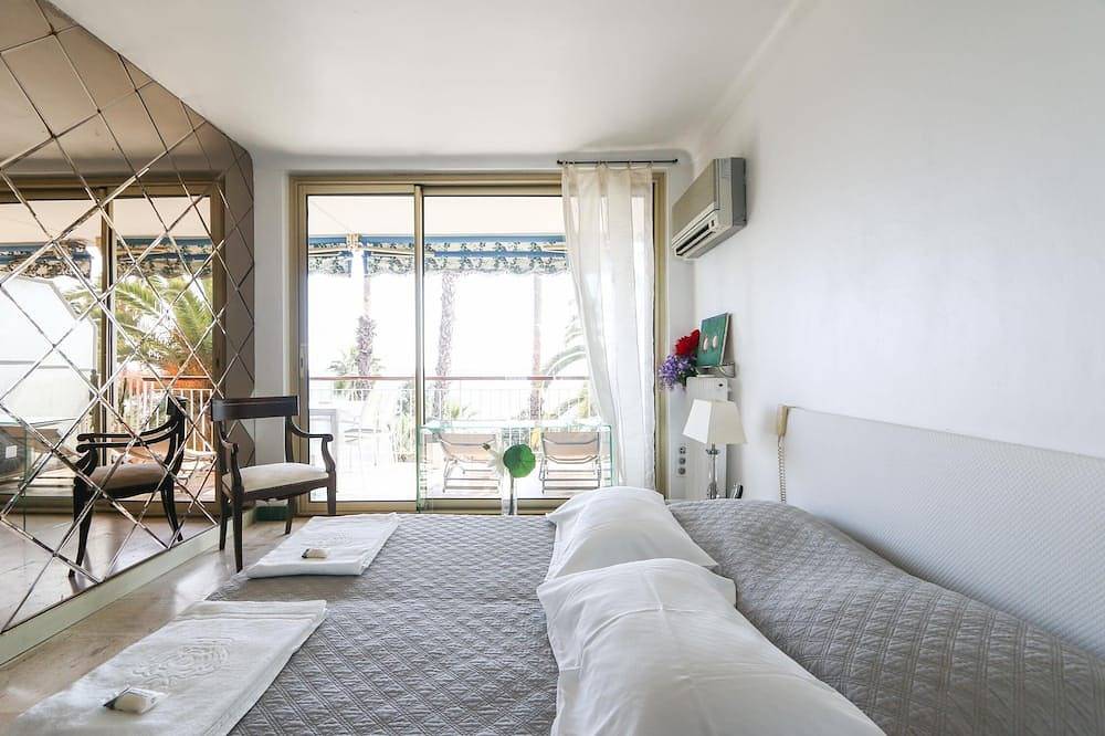 Entire apartment, Cannes Californie - superb apartment with sea view - recommended for holidaymakers ☆☆☆☆☆ in Cannes, Mediterranean Coast (France)