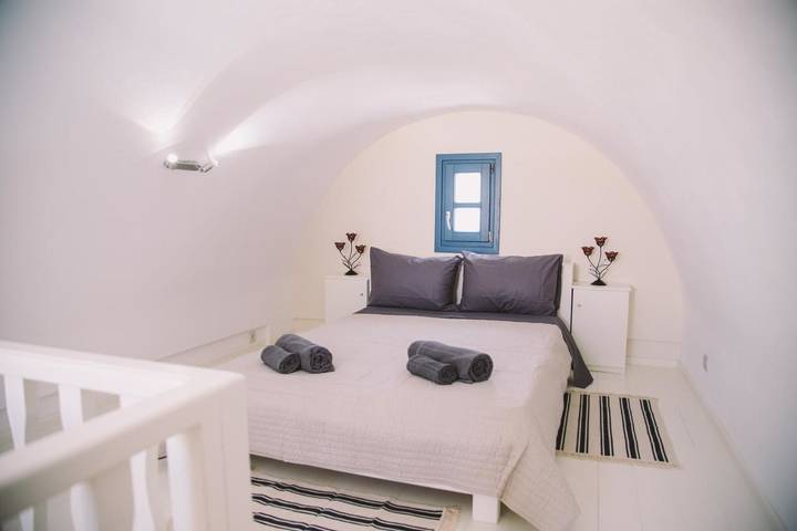 Maison d’hôte pour 6 personnes, avec Balcon et Terrasse ainsi que Jardin et Piscine à Santorin - 4