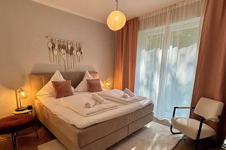 Ganze Wohnung, Barrierefrei · 3 Zi · Klinik & Terrasse · Parken in Bad Oeynhausen, Kreis Minden-Lübbecke