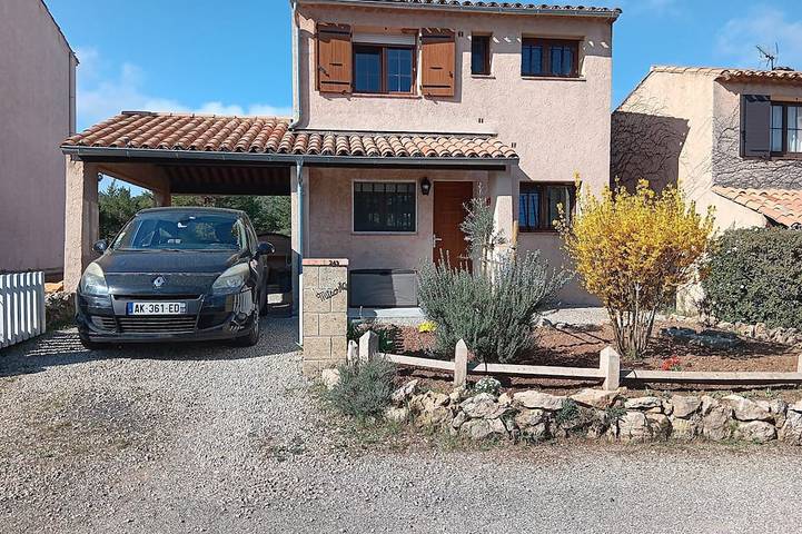 Location de vacances pour 6 personnes, avec jardin ainsi que piscine et sauna, animaux acceptés à Tourtour