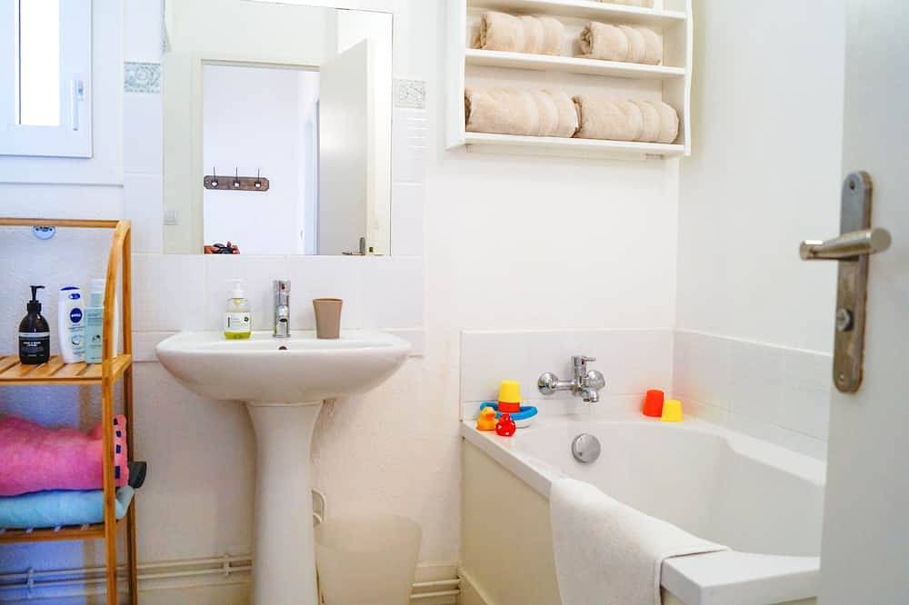 Ganze Wohnung, Biron - Architect designed light and airy single-storey villa in Larzac, Périgord Noir