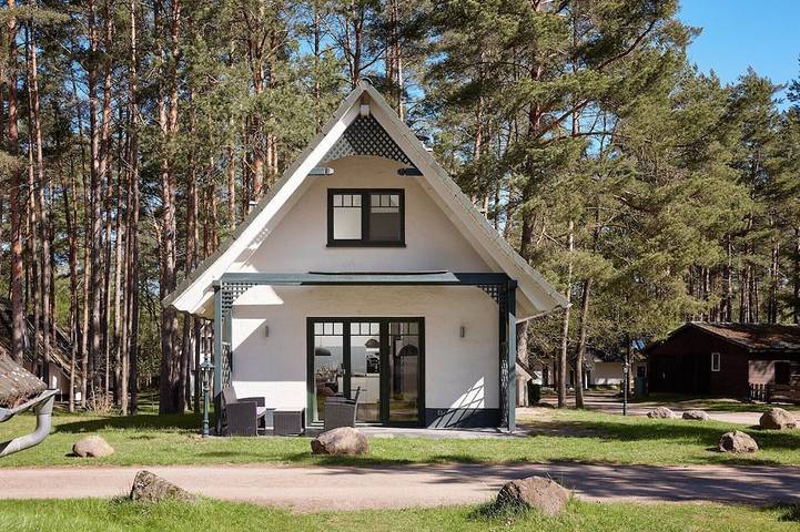 Ferienhaus für 6 Personen, mit Terrasse und Pool - 1