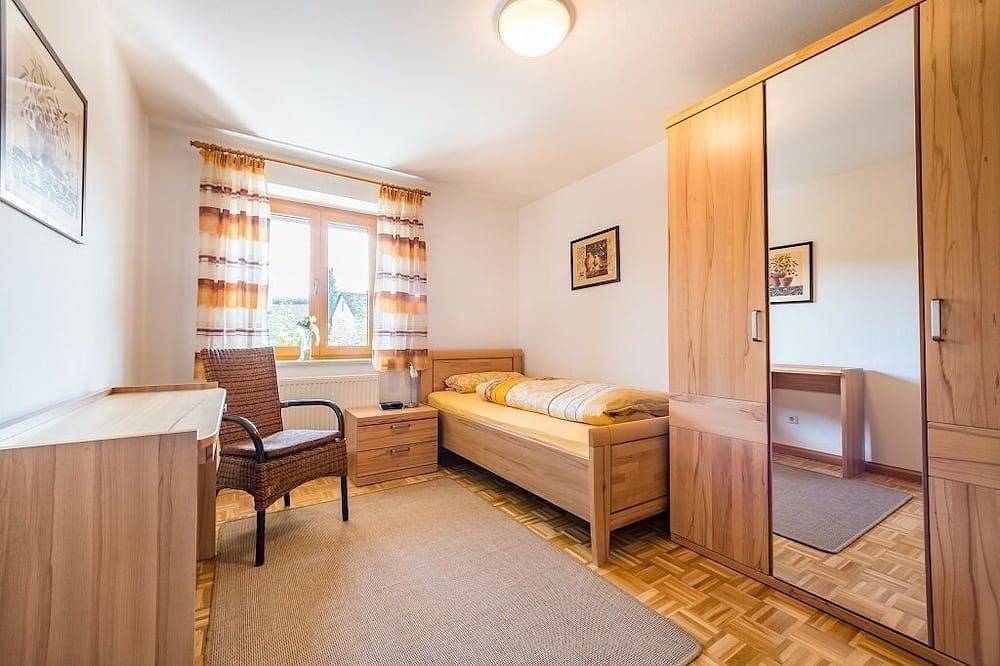 Entire apartment, Exklusive Nichtraucher-Ferienwohnung in ruhiger Lage für 1-3 Personen in Bad Griesbach im Rottal, Eastern Bavaria