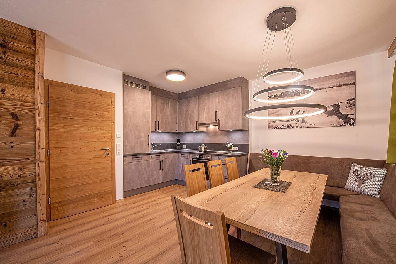 Ganze Wohnung, Modernes Apartment mit Bergblick, Sauna und Pistennähe in der Zillertal Arena in Hochkrimml, Krimml