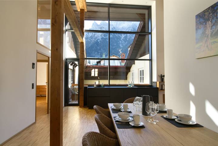 Ferienwohnung für 12 Personen, mit Balkon und Ausblick in Geigenbaumuseum Mittenwald - 4