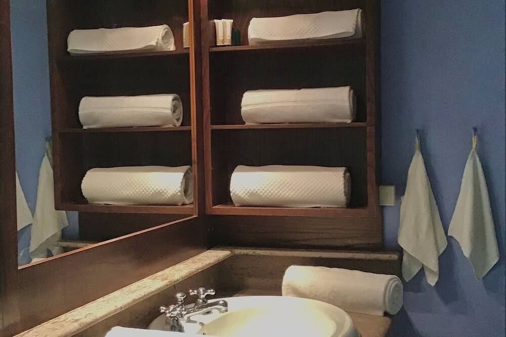 Private, 50-acre estate in Tiber Valley. Fully gated. in Magliano Sabina, Rieti Provinz