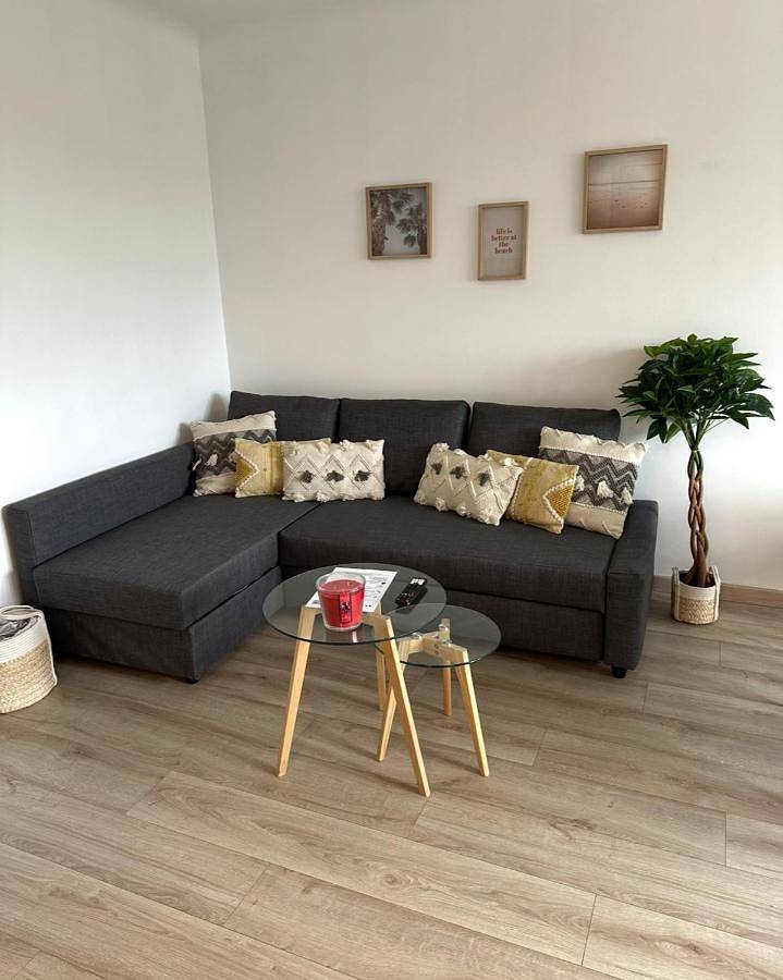 Appartement entier, Paris-Montrouge Magnifique Appartement 2 pièce de 36m2 - très cosy pour 1 à 5 personnes refait à neuf - Entire Apartment Luxurious And Warm - Montrouge Paris 14ème - Proche Aéroport Orly & Parc Expositions Porte de Versailles Free Wifi Gratuit in Montrouge, Hauts-de-Seine