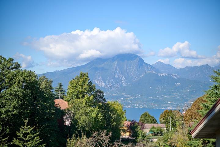 Ganze Wohnung, Ferienwohnung in San Zeno mit schönem Blick auf den See in San Zeno di Montagna, Gardasee-Berge