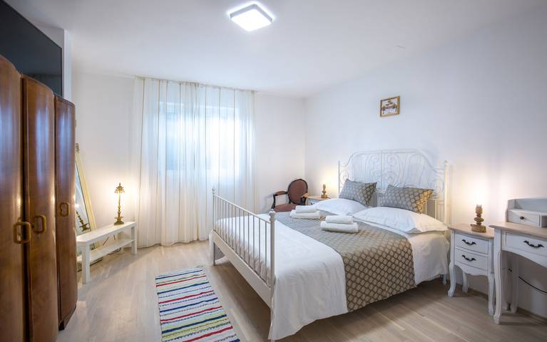 Ferienhaus für 8 Personen, mit Pool und Garten