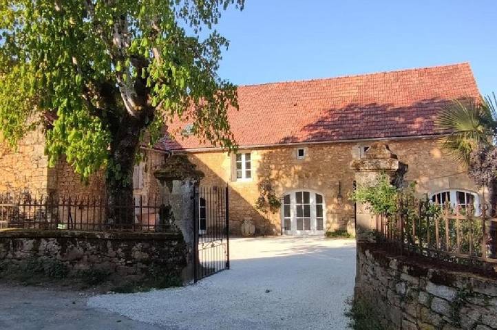 Gîte pour 6 personnes, avec vue ainsi que piscine et jardin à Milhac - 2