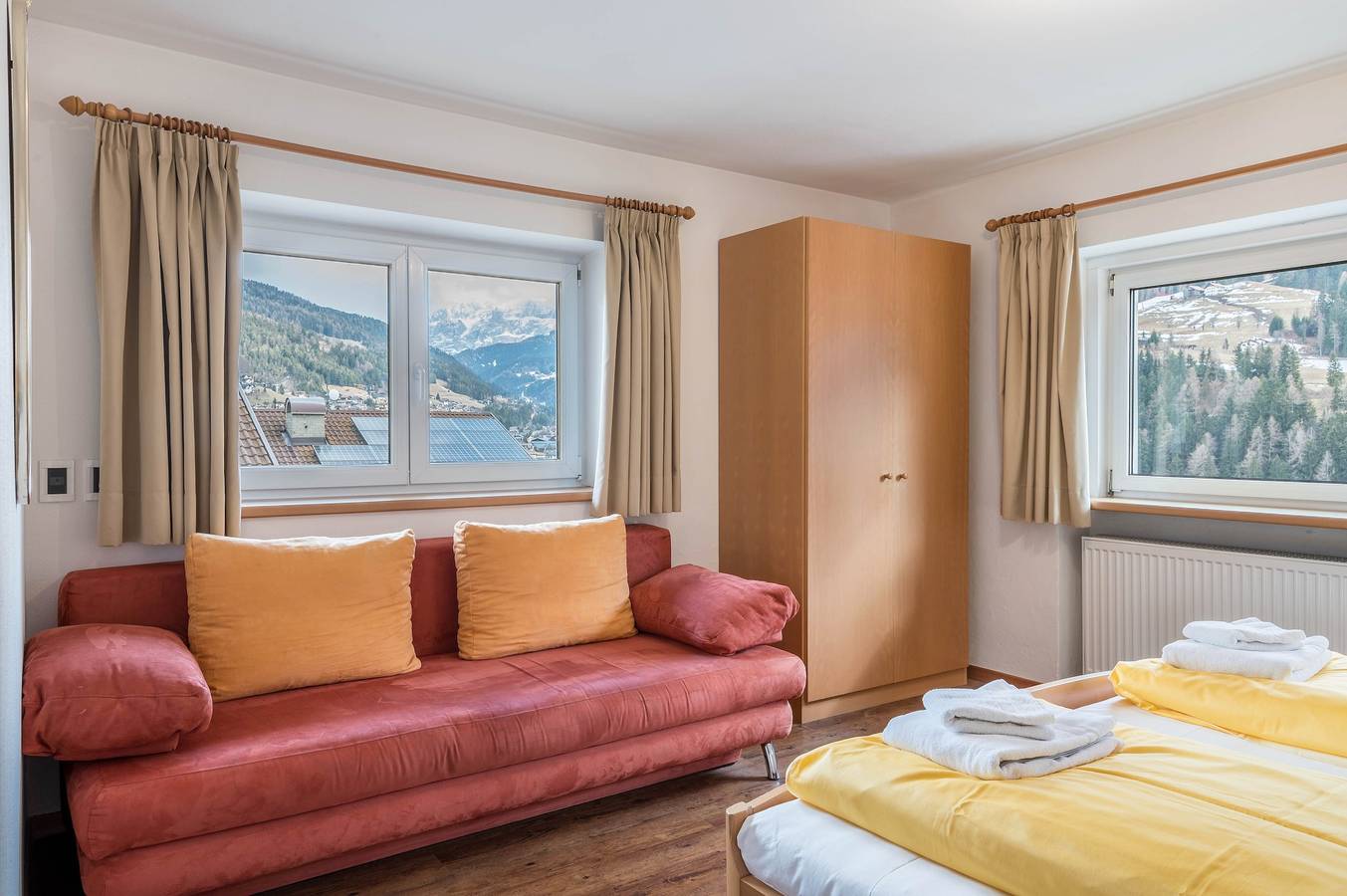 Entire apartment, Holiday Apartment "Manuela" with Mountain View, Balcony & Wi-Fi in Ortisei, Dolomiti Superski