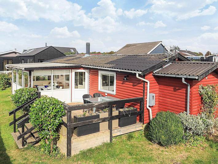 Ferieudlejning for 5 personer, med terrasse og have, husdyr tilladt i Karrebæksminde
