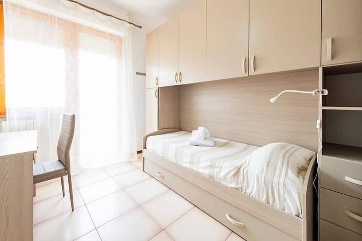 Appartamento intero, GuestHost - Lovely Flat 100m from Sea with Terrace in Francavilla al Mare, Provincia di Chieti