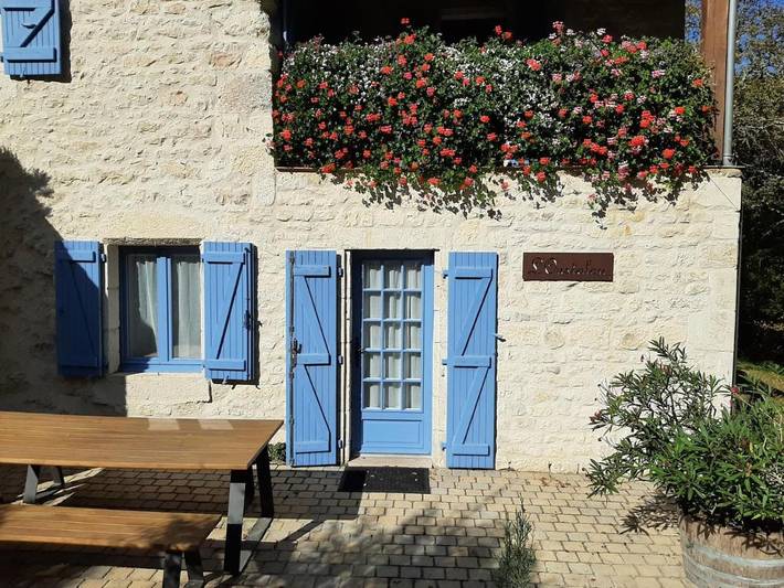 Gîte pour 2 personnes, avec jardin et piscine à Flaugnac