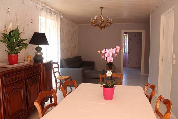 Gîte pour 7 personnes avec vue in Nevy-sur-Seille, Jura Francais