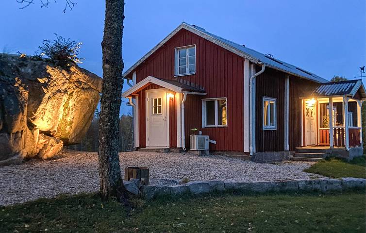 Ferienhaus für 6 Personen, mit Garten in Hallabro