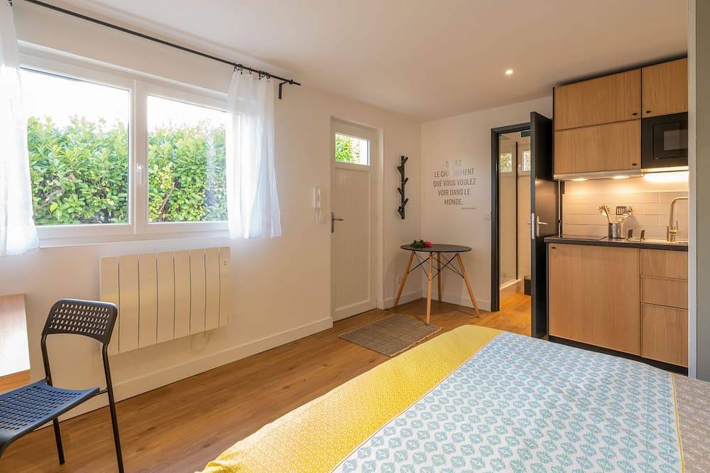 Apartamento entero, A little bit of greenery and calm in the middle of the city! The 1st. in La Roche-sur-Yon, Valle del Loira