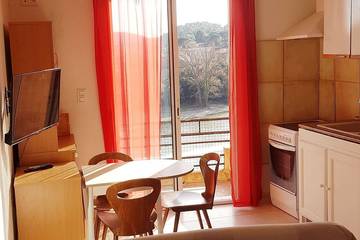 Gîte pour 3 personnes, avec terrasse, animaux acceptés à Roquebrun