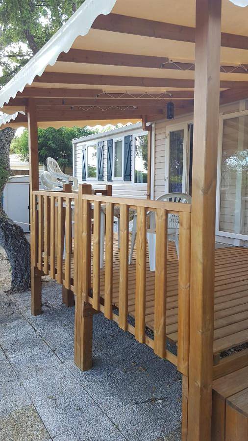 Camping pour 6 personnes, avec Terrasse ainsi que Piscine et Vue à Gassin - 4