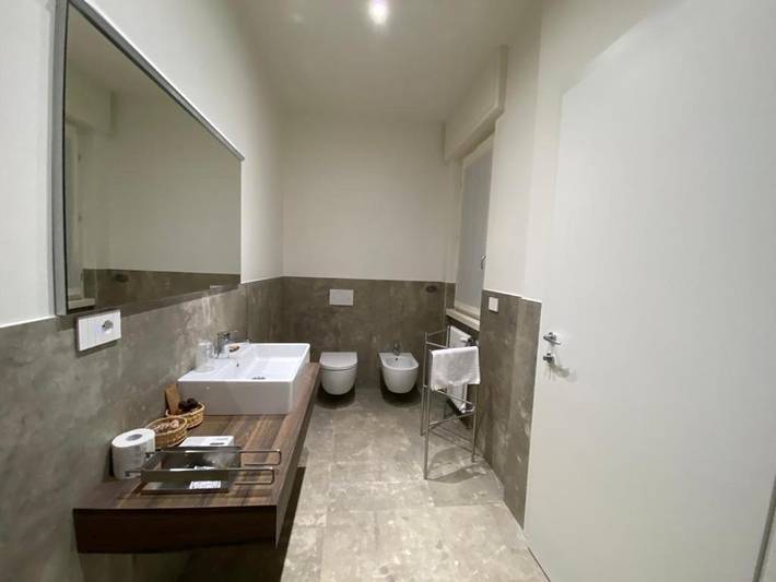 Gîte pour 2 personnes, avec terrasse à Varèse - 2