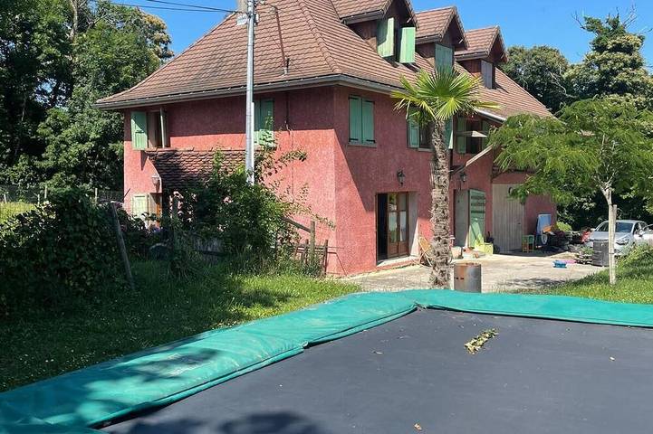 Location de vacances pour 12 personnes, avec jardin et terrasse à La Bridoire - 4