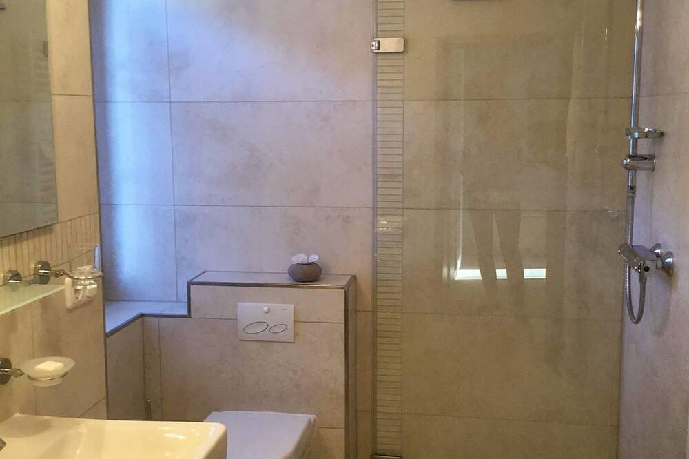 Ganze Wohnung, Ferienwohnung \"Am Geiseltal\" Tal der Bienenfresser - Barrierefreie Ferienwohnung in Merseburg, Saale-Unstrut