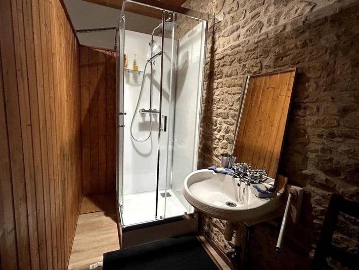 Gîte pour 8 personnes, avec terrasse et jardin à Nanteuil-en-Vallée - 4