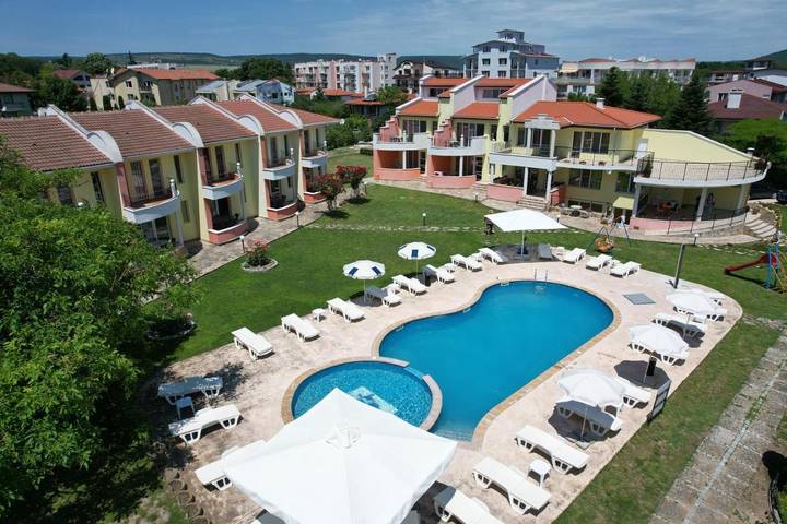 Ferienhaus für 8 Personen, mit Garten und Ausblick sowie Pool in Bulgarien