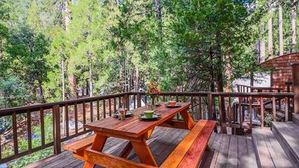 Log Cabin for 7 Guests in Idyllwild, Riverside County, Picture 2