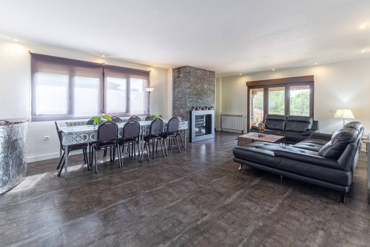 Casa rural para 12 personas, con jardín - 1