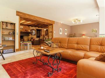 Location de vacances pour 6 personnes, avec jardin et piscine à Nantheuil