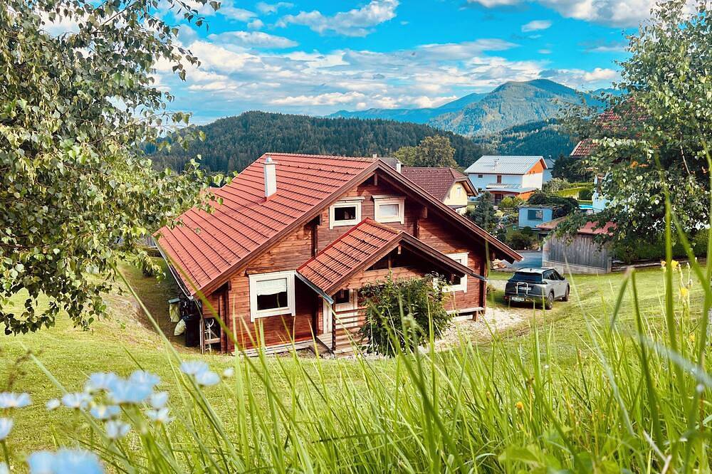 Schönes Blockhaus im sonnigen Kärnten mit traumhaftem Ausblick zwischen Badeseen in Gailtaler Alpen, Stockenboi
