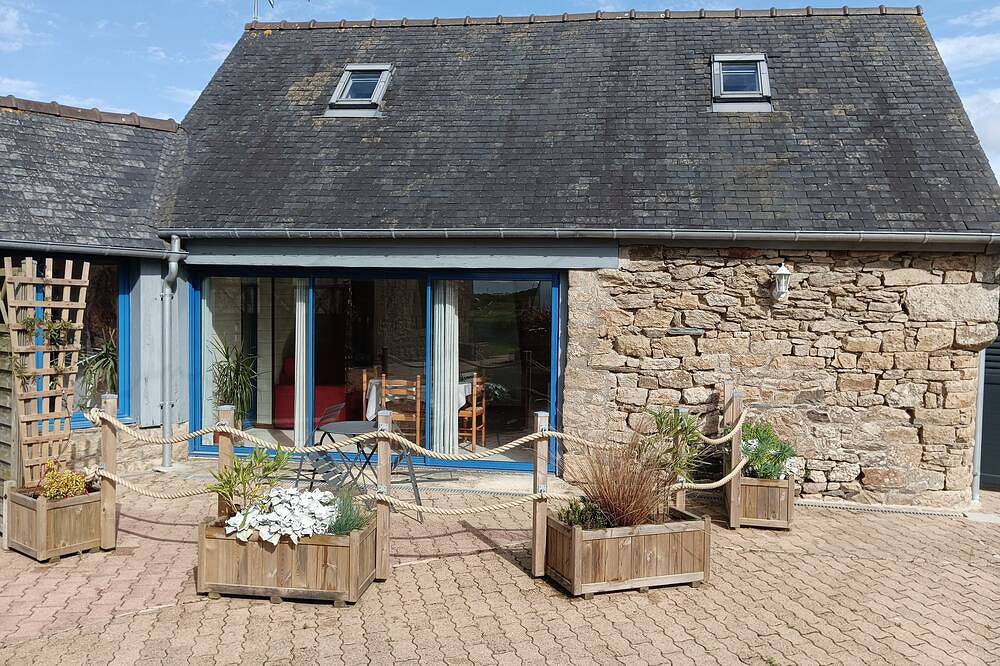 Accommodation in the countryside in Plougoulm, Ceinture Dorée