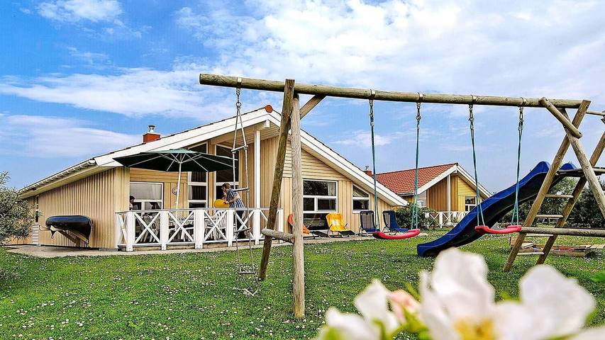 Ferienhaus für 13 Personen, mit Whirlpool und Sauna sowie Garten in Otterndorf