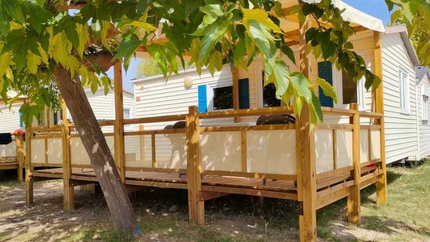 Camping pour 4 personnes, avec bassin pour enfant dans les Bouches-du-Rhône - 4