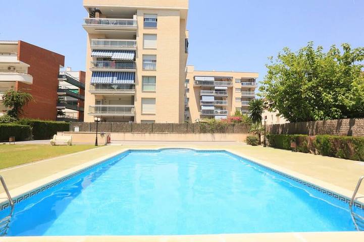 Appartement de vacances pour 6 personnes, avec terrasse ainsi que piscine et jardin - 1