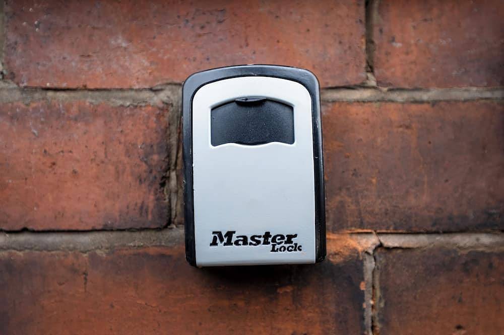 Large Home, Ideal for Contractors, Free Parking! in Stoke-on-Trent, Midlands