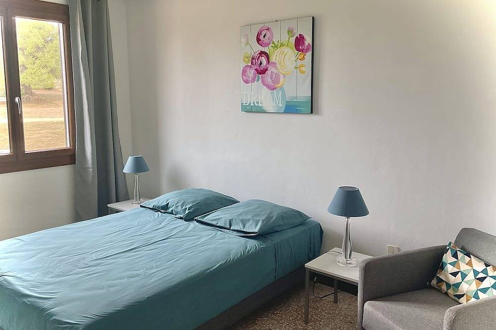 Apartamento entero, Principio de la casa, aire acondicionado, entrada privada, jardín privado, parking in Serra-di-Ferro, Region de Ajaccio
