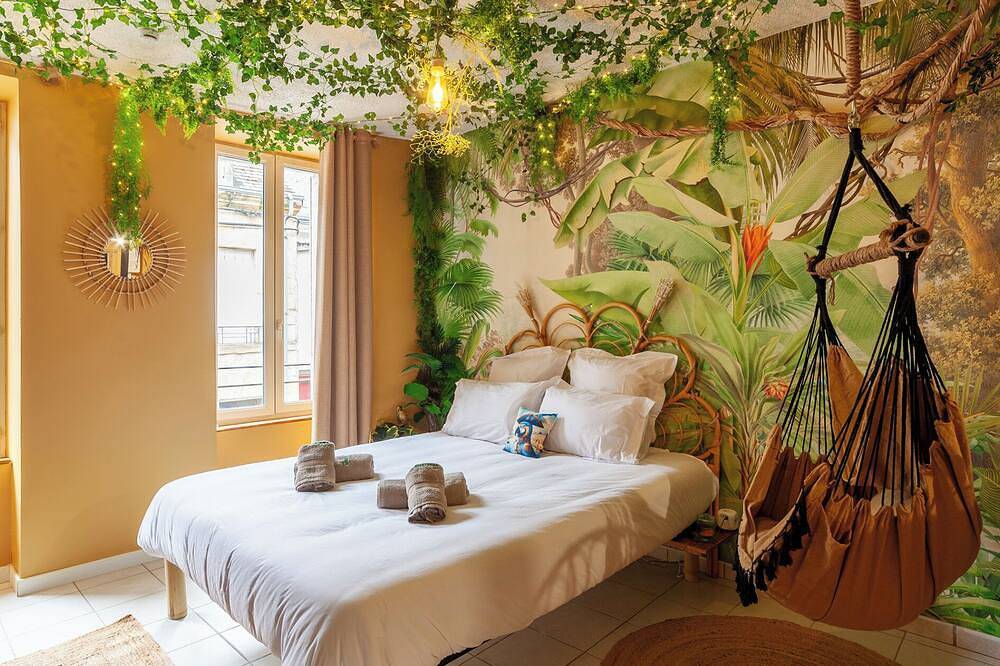 Entire apartment, Private Spa with Jacuzzi & Massage in Vierzon - L'Aventurier in Vierzon, Vierzon Region