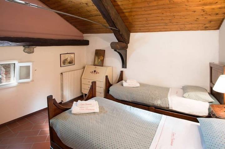 Gîte pour 4 personnes, avec terrasse à Brovello-Carpugnino - 2