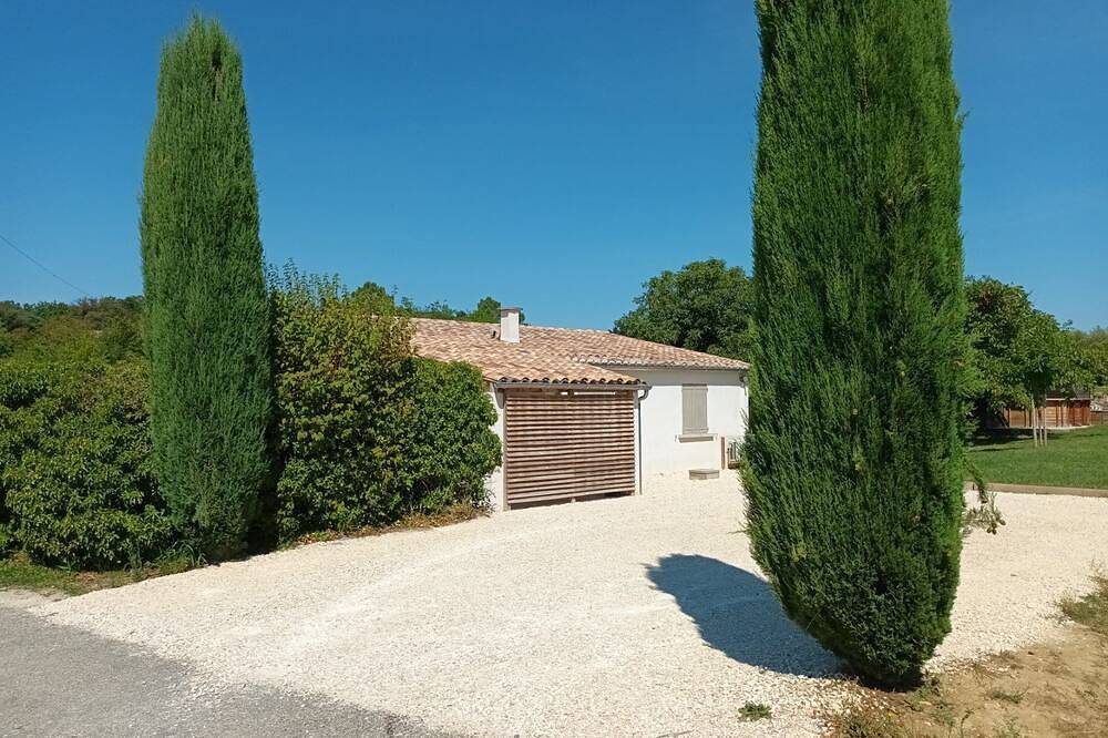 The Little House In the Vines with Pool in Chamaret, Nyons region