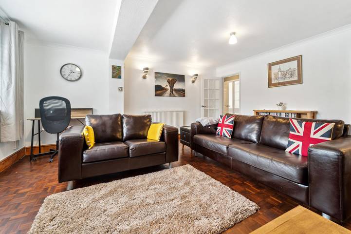 Holiday rental for 11 people, with Terrace and Garden in Hertfordshire