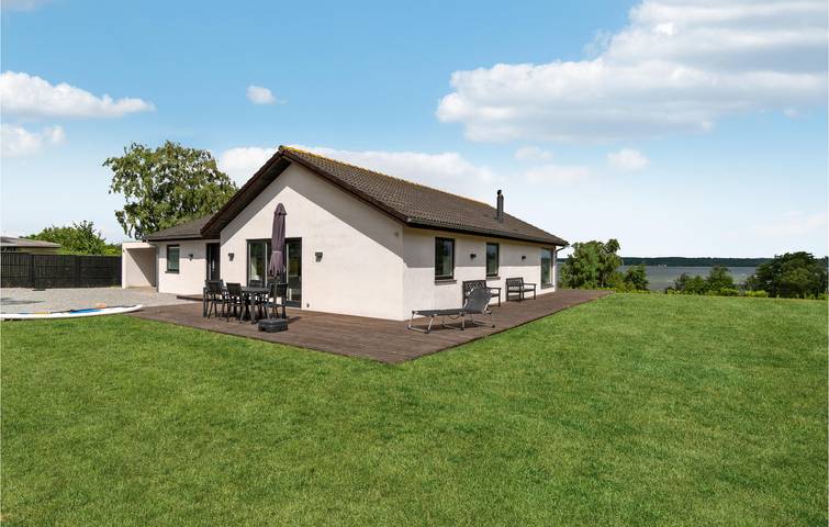 Ferieudlejning for 6 personer, med Jacuzzi og Terrasse samt Sauna i Holbæk